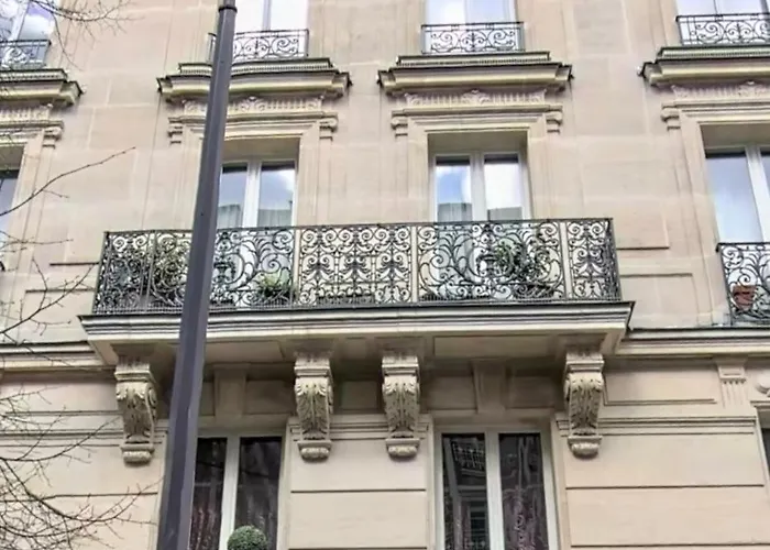Elegant Close To Champs-elysees Апартаменты *